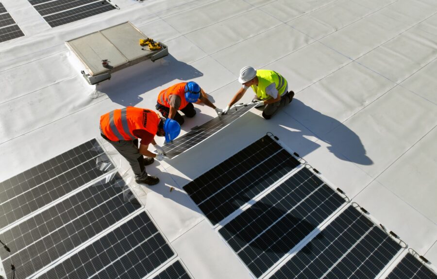 Toiture photovoltaïque dans le Nord : votre expert SOPREMA Entreprises