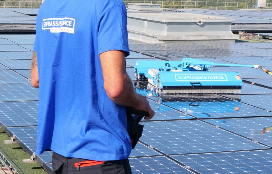 Toitures terrasses photovoltaïques : ne laissez pas le manque d’entretien compromettre votre investissement énergétique !