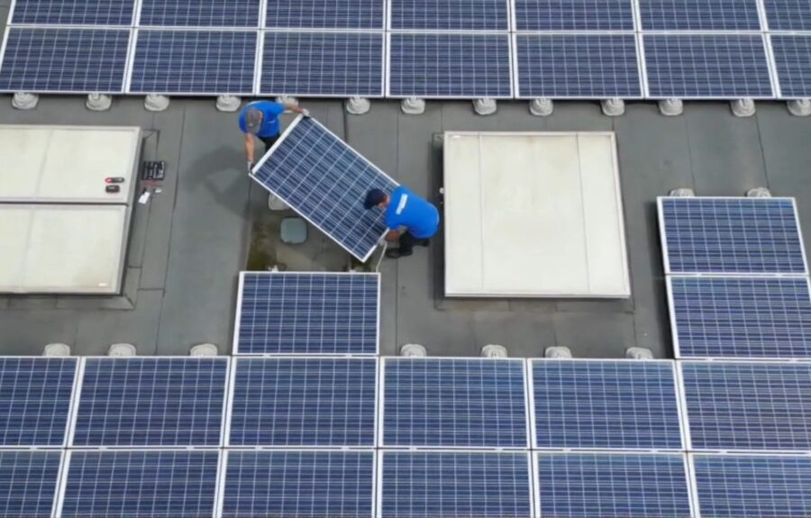 VIDEO | Maintenance des toitures photovoltaïques : pourquoi faire appel à un expert habilité ?