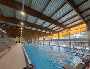 Rénovation de la toiture de la Piscine des Bussys à Eaubonne par SOPREMA Entreprises Paris Acier.